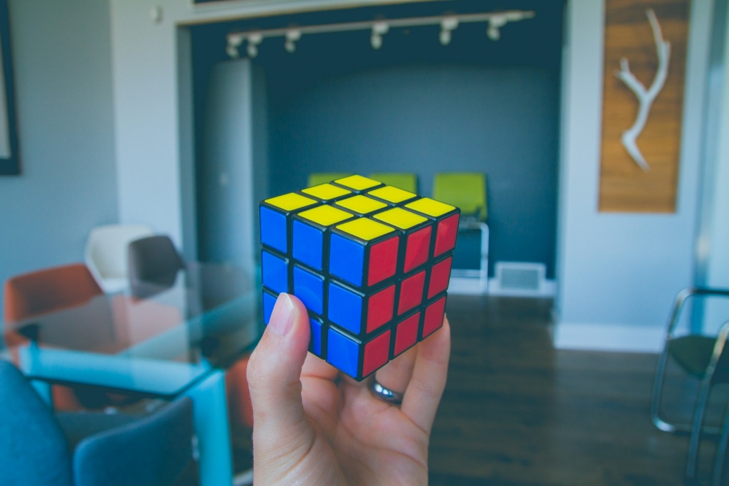 puzzle cube pour illustrer les solutions pour améliorer la qualité de l'air intérieur  